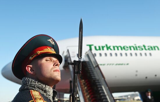 Прилет президента Туркменистана Сердара Бердымухамедова в Москву для участия в праздновании 80-летия Победы