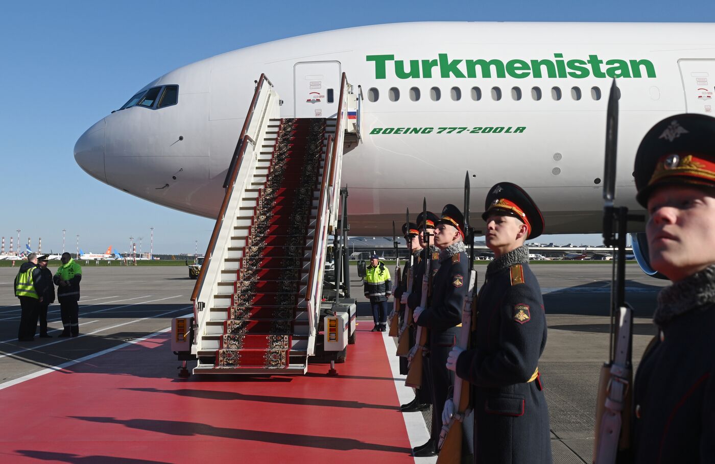 Прилет президента Туркменистана Сердара Бердымухамедова в Москву для участия в праздновании 80-летия Победы
