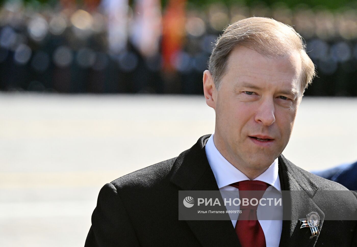 Официальные лица на военном параде в честь 80-летия Победы