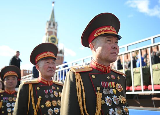 Военнослужащие Корейской Народно-Демократической Республики на Красной площади в Москве перед началом военного парада, посвященного 80-летию Победы в Великой Отечественной войне. Место: Россия, Москва. Автор: Рамиль Ситдиков/РИА Новости. Москва. Военный парад, посвященный 80-летию Победы в Великой Отечественной войне