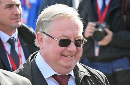 Президент Российского книжного союза Сергей Степашин на Красной площади в Москве перед началом военного парада, посвященного 80-летию Победы в Великой Отечественной войне. Место: Россия, Москва. Автор: Илья Питалев/РИА Новости. Официальные лица на военном параде в честь 80-летия Победы