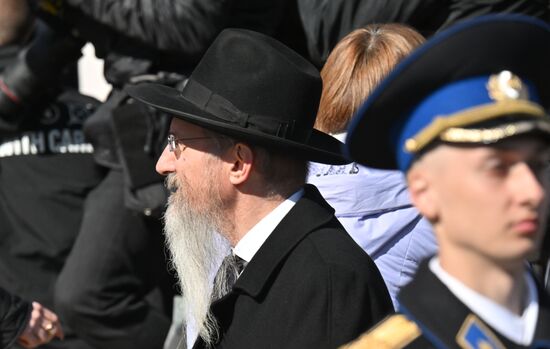 Главный раввин России Берл Лазар на Красной площади в Москве перед началом военного парада, посвященного 80-летию Победы в Великой Отечественной войне. Место: Россия, Москва. Автор: Илья Питалев/РИА Новости. Официальные лица на военном параде в честь 80-летия Победы