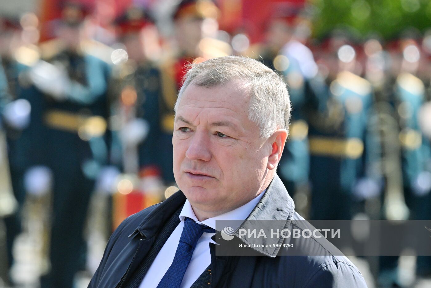 Официальные лица на военном параде в честь 80-летия Победы