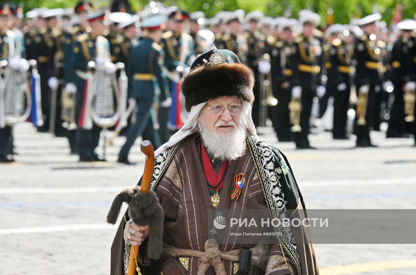Официальные лица на военном параде в честь 80-летия Победы