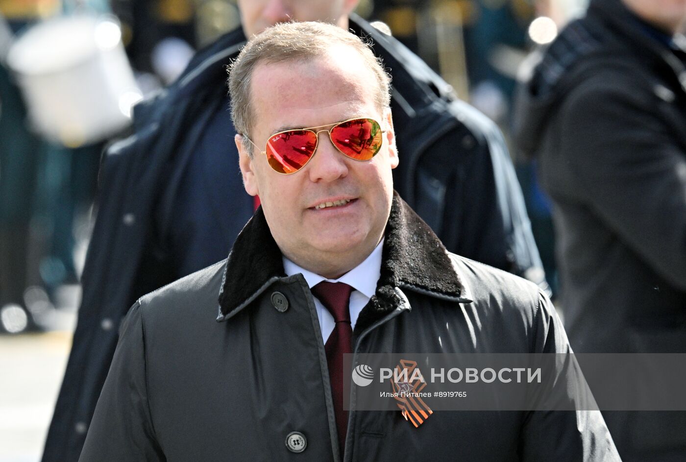 Официальные лица на военном параде в честь 80-летия Победы