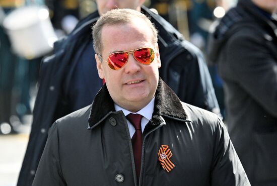 Заместитель председателя Совета безопасности РФ Дмитрий Медведев на Красной площади в Москве перед началом военного парада, посвященного 80-летию Победы в Великой Отечественной войне. Место: Россия, Москва. Автор: Илья Питалев/РИА Новости. Официальные лица на военном параде в честь 80-летия Победы