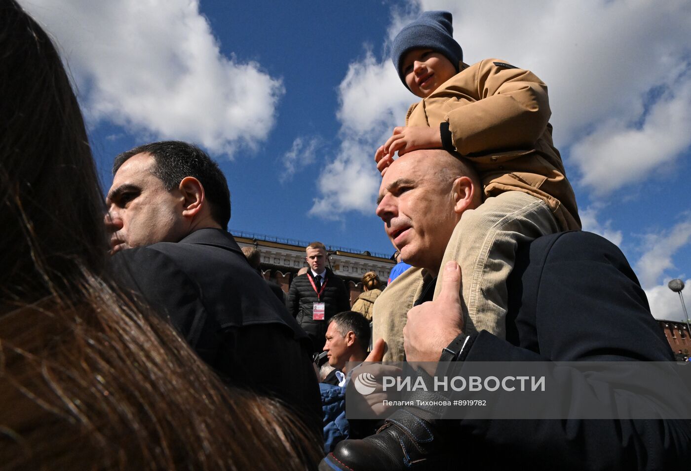 Официальные лица на военном параде в честь 80-летия Победы