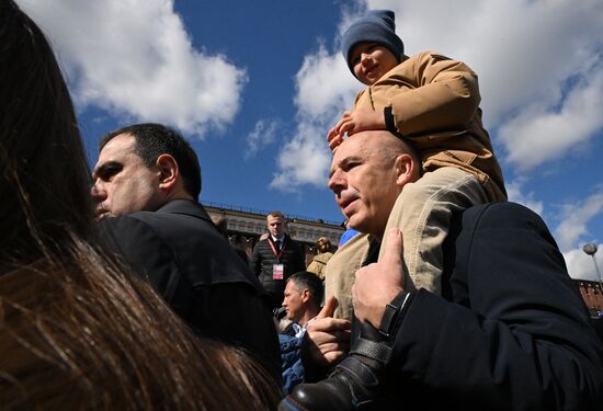 Министр финансов РФ Антон Силуанов на Красной площади в Москве перед началом военного парада, посвященного 80-летию Победы в Великой Отечественной войне. Место: Россия, Москва. Автор: Пелагия Тихонова/РИА Новости. Официальные лица на военном параде в честь 80-летия Победы