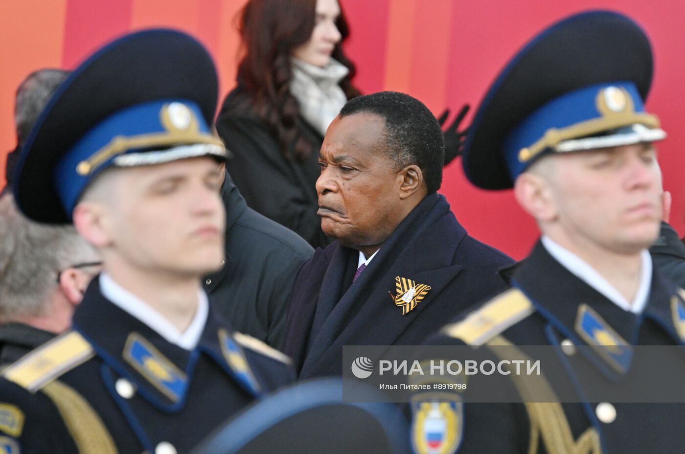 Президент РФ В. Путин и иностранные лидеры на военном параде в честь 80-летия Победы