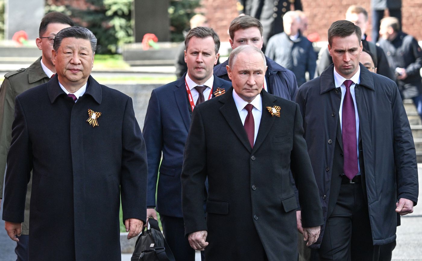 Президент РФ В. Путин и иностранные лидеры на военном параде в честь 80-летия Победы