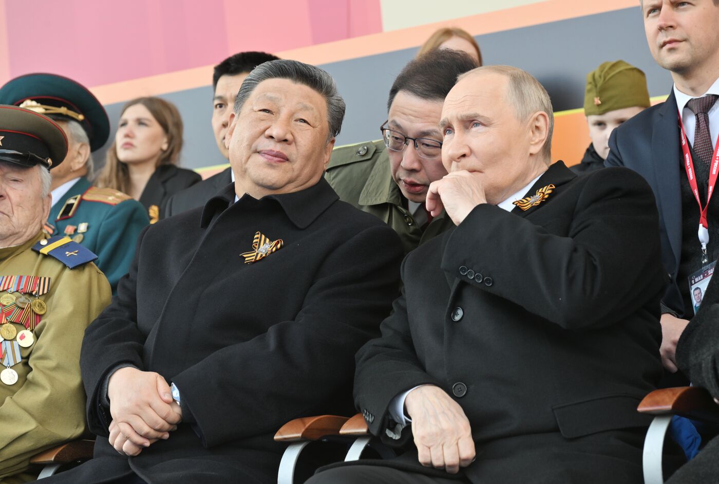 Президент РФ В. Путин и иностранные лидеры на военном параде в честь 80-летия Победы 