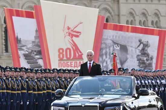 Министр обороны РФ Андрей Белоусов на Красной площади в Москве на военном параде, посвященном 80-летию Победы в Великой Отечественной войне. Место: Россия, Москва. Автор: Илья Питалев/РИА Новости. Москва. Военный парад, посвященный 80-летию Победы в Великой Отечественной войне