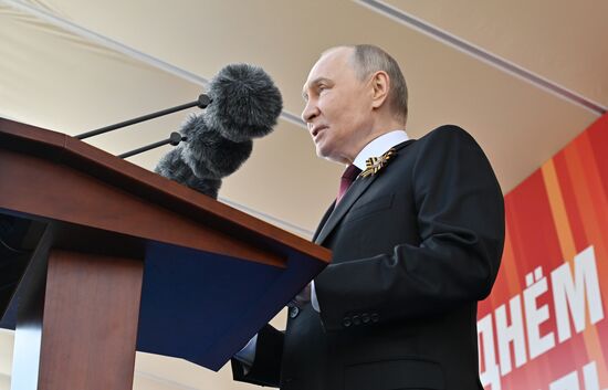 Президент РФ Владимир Путин на Красной площади в Москве на военном параде, посвященном 80-летию Победы. 9 мая Россия отмечает 80-летие Победы в Великой Отечественной войне 1941-1945 годов. Место: Россия, Москва. Автор: Иван Секретарев / Михаил Корытов/РИА Новости. Президент РФ В. Путин и иностранные лидеры на военном параде в честь 80-летия Победы