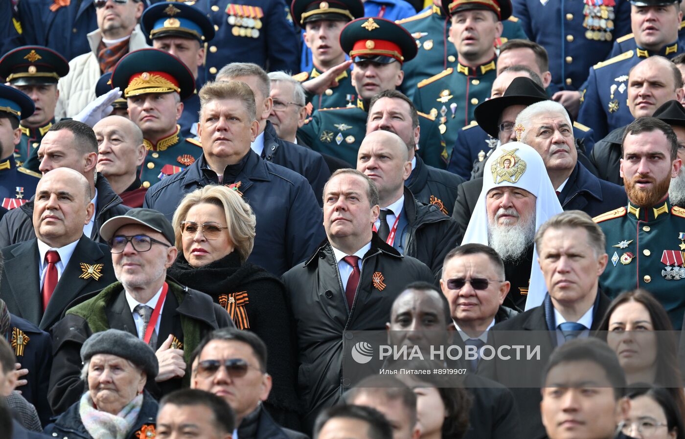Официальные лица на военном параде в честь 80-летия Победы 