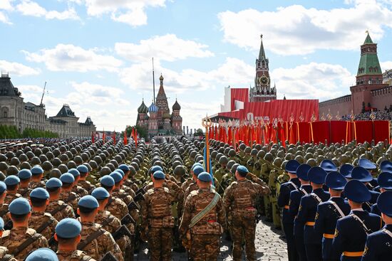 Парадные расчеты на Красной площади в Москве на военном параде, посвященном 80-летию Победы в Великой Отечественной войне. Место: Россия, Москва. Автор: Пелагия Тихонова/РИА Новости. Москва. Военный парад, посвященный 80-летию Победы в Великой Отечественной войне