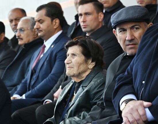 Премьер-министр Армении Никол Пашинян (справа) на Красной площади в Москве на военном параде, посвященном 80-летию Победы. 9 мая Россия отмечает 80-летие Победы в Великой Отечественной войне 1941-1945 годов. Место: Россия, Москва. Автор: Иван Секретарев / Михаил Корытов/РИА Новости. Президент РФ В. Путин и иностранные лидеры на военном параде в честь 80-летия Победы