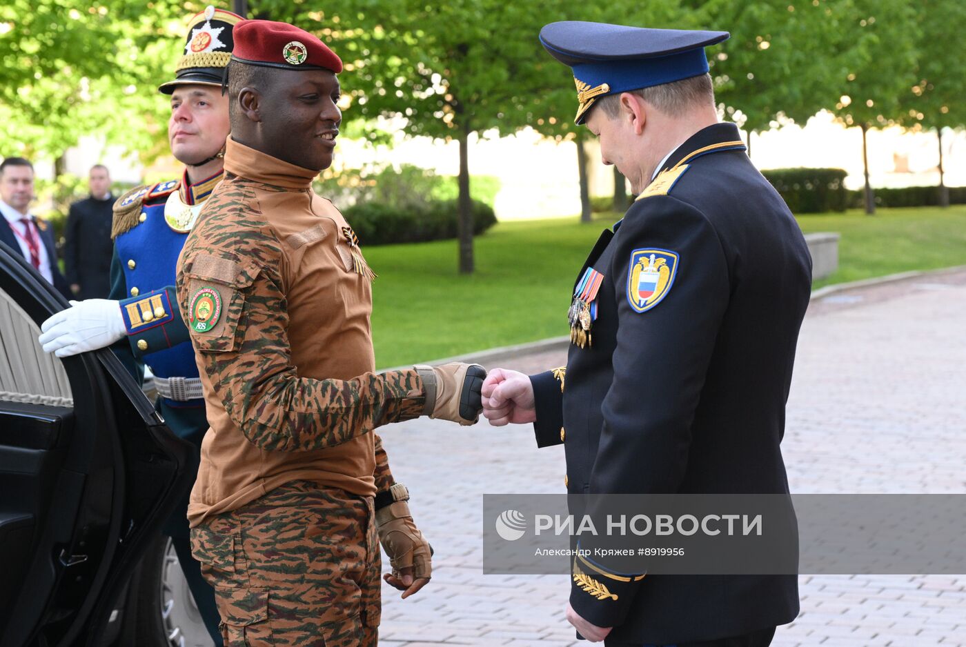 Встреча президента РФ В. Путина и иностранных лидеров