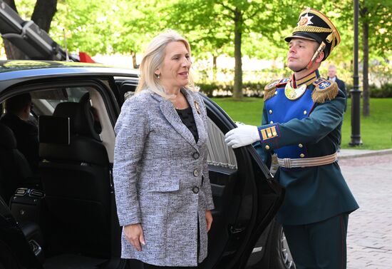 Председатель Президиума Боснии и Герцеговины Желька Цвиянович прибыла в Кремль на встречу с президентом РФ Владимиром Путиным перед военным парадом, посвященном 80-летию Победы. 9 мая Россия отмечает 80-летие Победы в Великой Отечественной войне 1941-1945 годов. Место: Россия, Москва. Автор: Александр Кряжев/РИА Новости. Встреча президента РФ В. Путина и иностранных лидеров