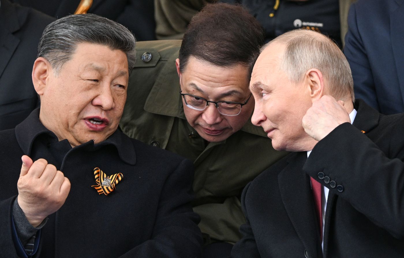Президент РФ В. Путин и иностранные лидеры на военном параде в честь 80-летия Победы