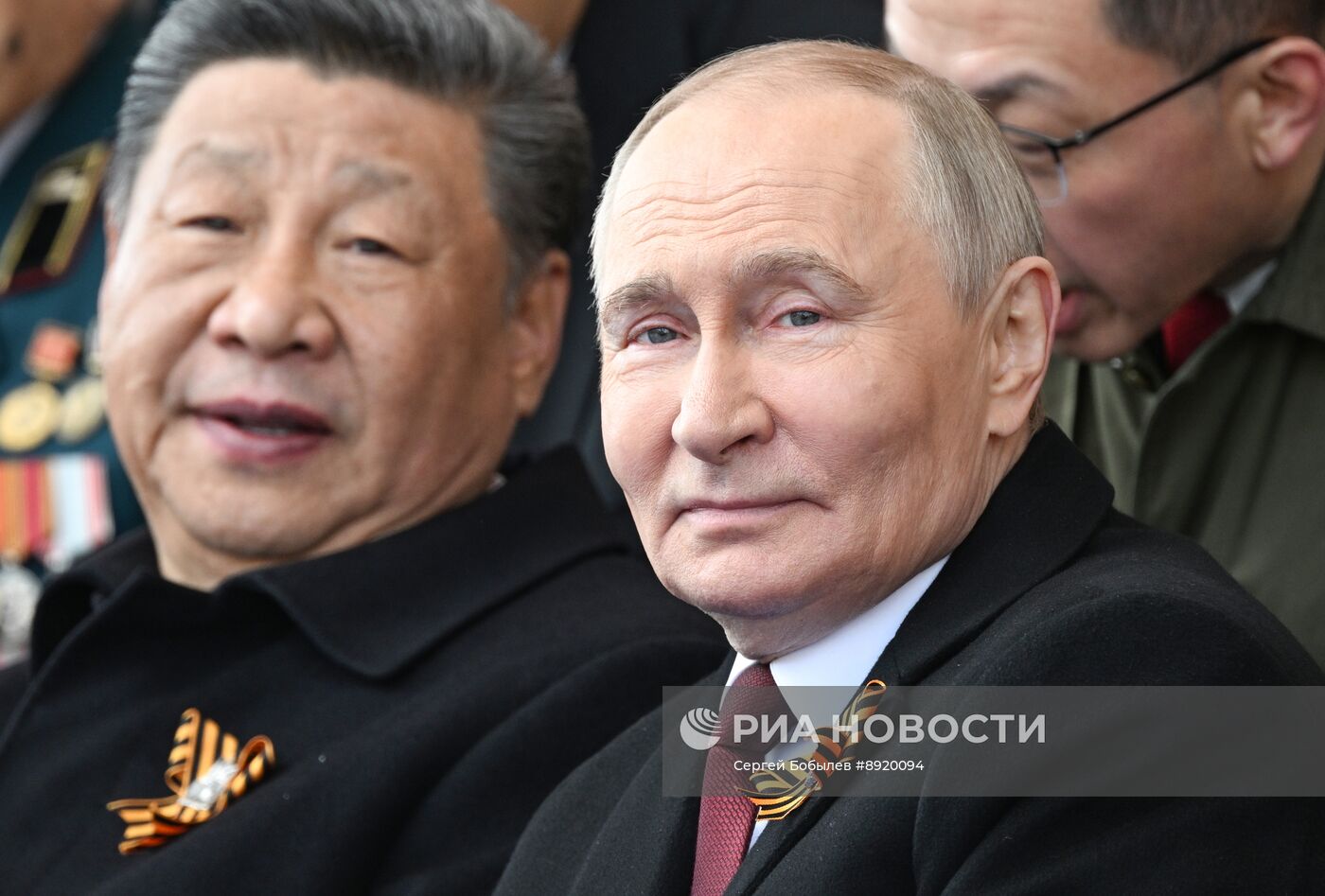 Президент РФ В. Путин и иностранные лидеры на военном параде в честь 80-летия Победы