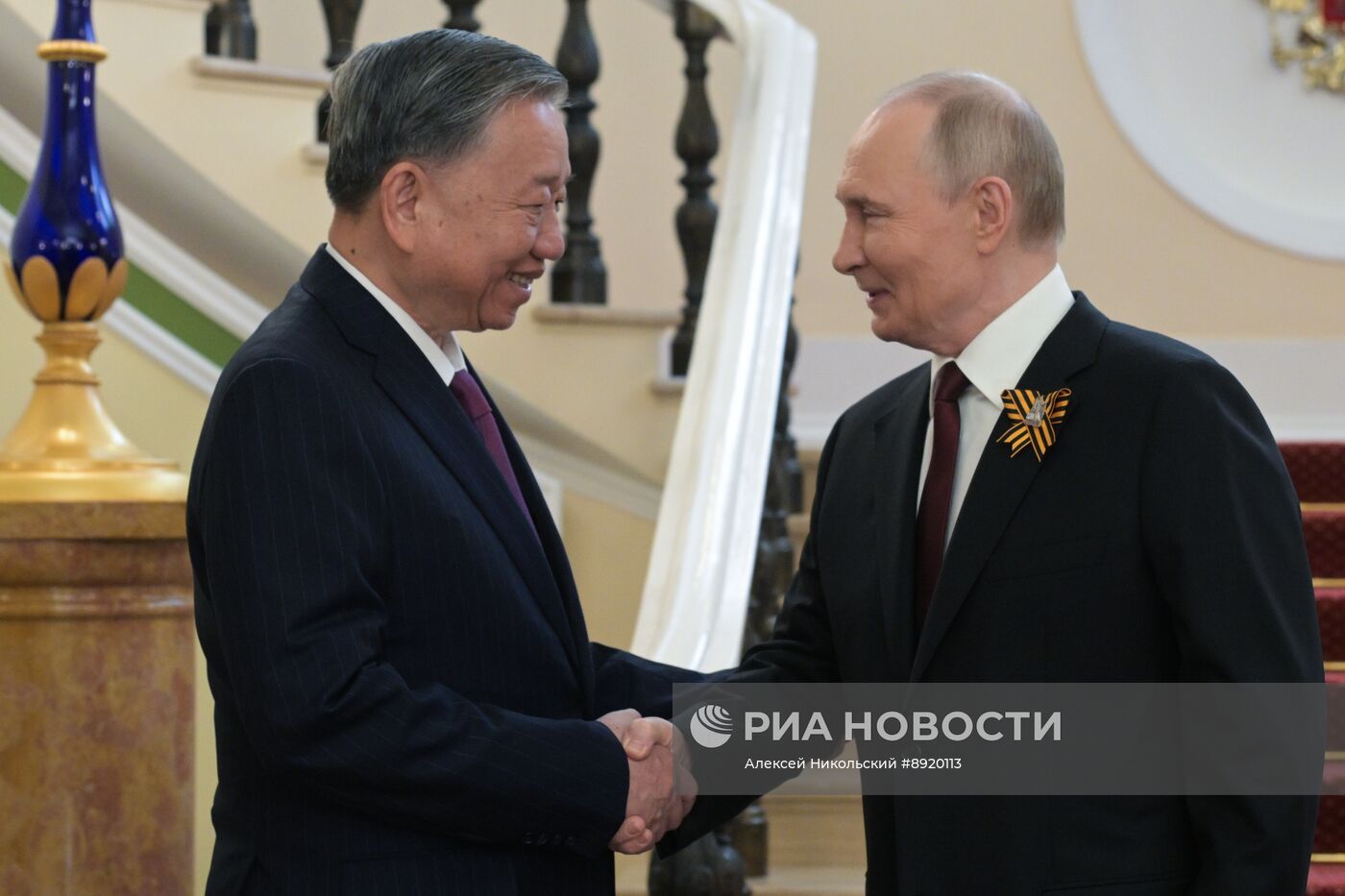 Встреча президента РФ В. Путина и иностранных лидеров