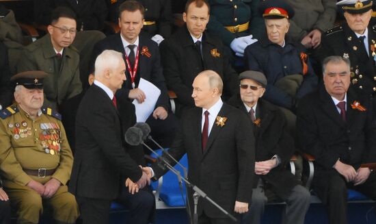 Министр обороны РФ Андрей Белоусов и президент РФ Владимир Путин на Красной площади в Москве на военном параде, посвященном 80-летию Победы. 9 мая Россия отмечает 80-летие Победы в Великой Отечественной войне 1941-1945 годов. Место: Россия, Москва. Автор: Алексей Майшев/РИА Новости. Президент РФ В. Путин и иностранные лидеры на военном параде в честь 80-летия Победы