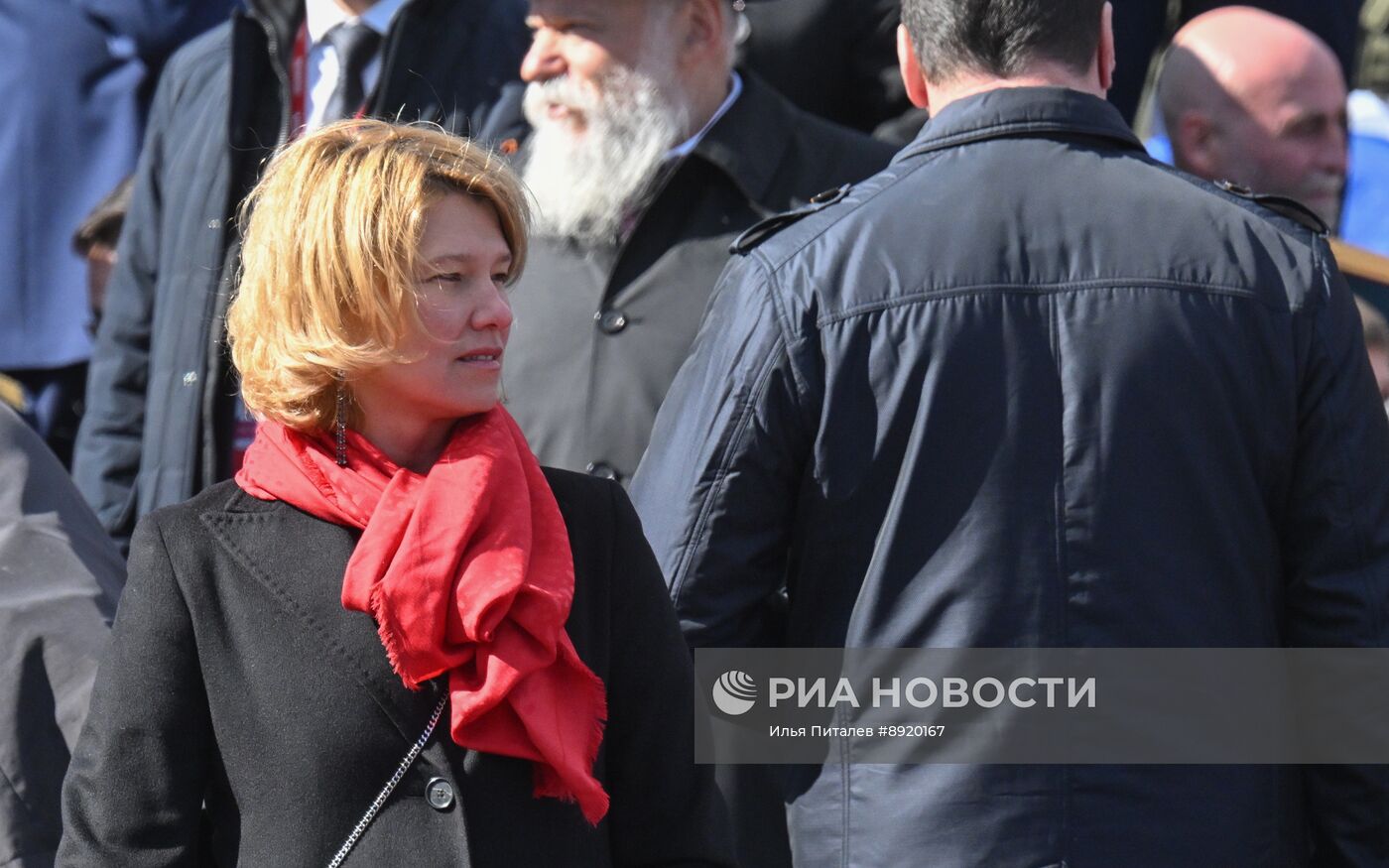 Официальные лица на военном параде в честь 80-летия Победы