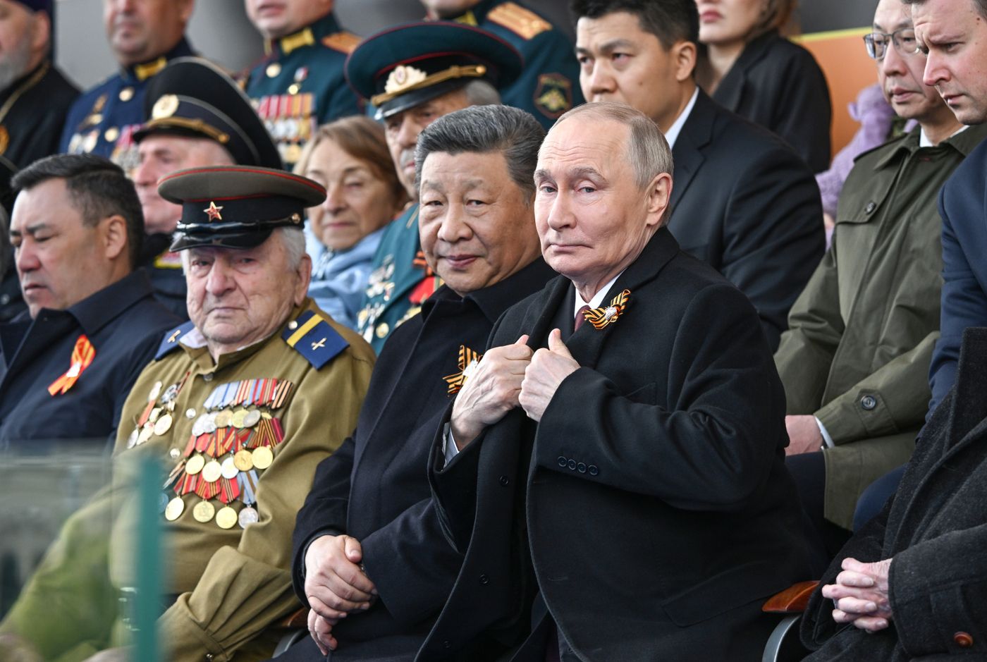 Президент РФ В. Путин и иностранные лидеры на военном параде в честь 80-летия Победы