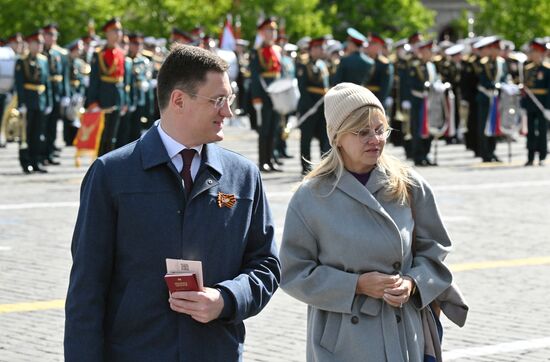 Заместитель председателя правительства РФ Александр Новак на Красной площади в Москве перед началом военного парада, посвященного 80-летию Победы. 9 мая Россия отмечает 80-летие Победы в Великой Отечественной войне 1941-1945 годов. Место: Россия, Москва. Автор: Илья Питалев/РИА Новости. Официальные лица на военном параде в честь 80-летия Победы