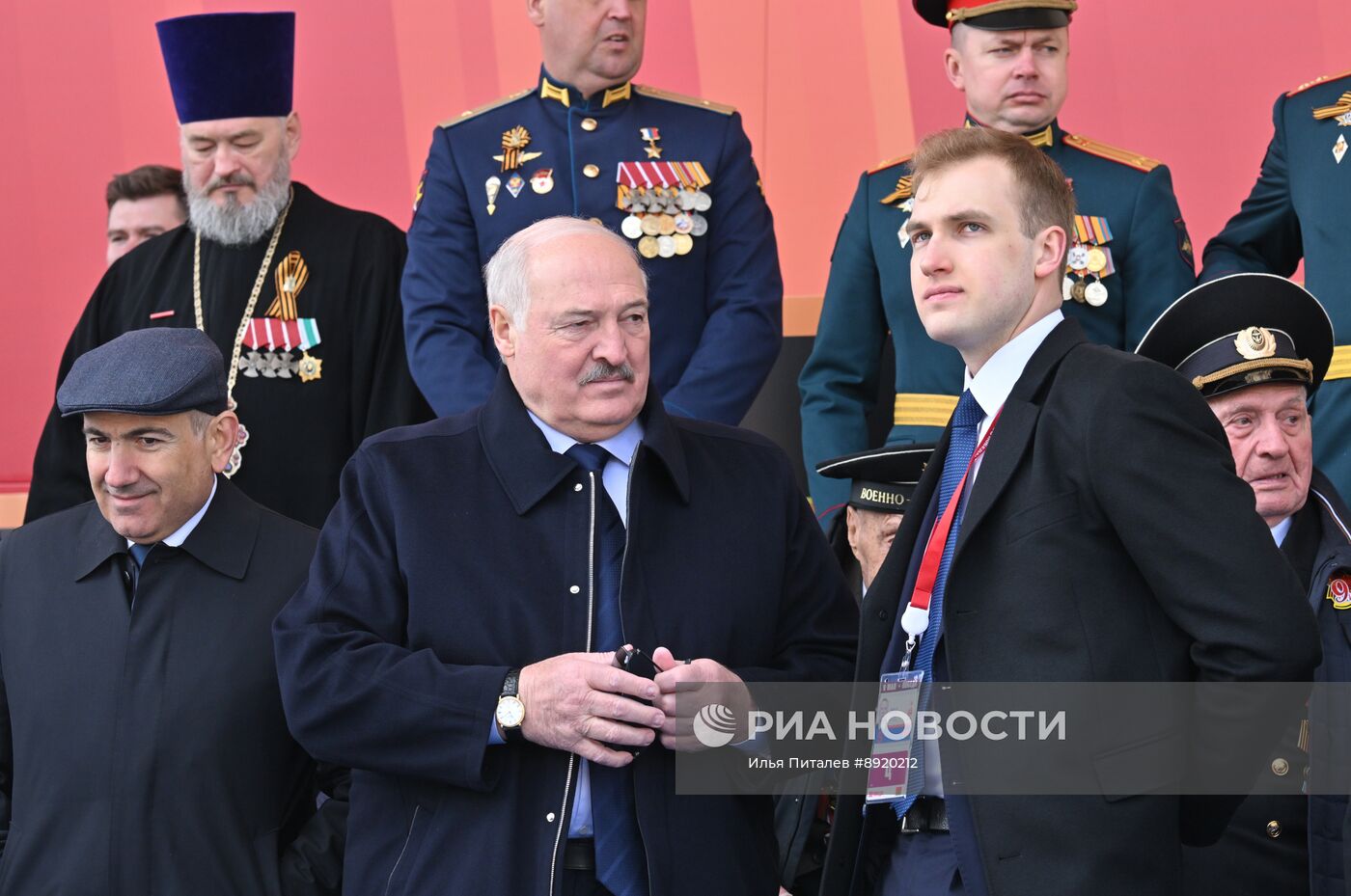 Президент РФ В. Путин и иностранные лидеры на военном параде в честь 80-летия Победы