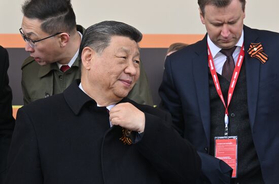 Председатель КНР Си Цзиньпин на Красной площади в Москве на военном параде, посвященном 80-летию Победы. 9 мая Россия отмечает 80-летие Победы в Великой Отечественной войне 1941-1945 годов. Место: Россия, Москва. Автор: Илья Питалев/РИА Новости. Президент РФ В. Путин и иностранные лидеры на военном параде в честь 80-летия Победы