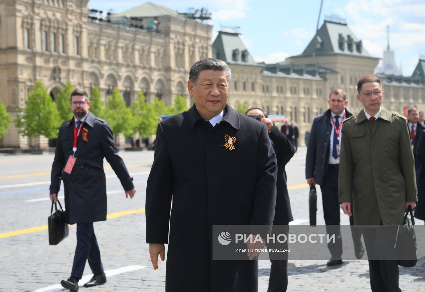 Президент РФ В. Путин и иностранные лидеры на военном параде в честь 80-летия Победы