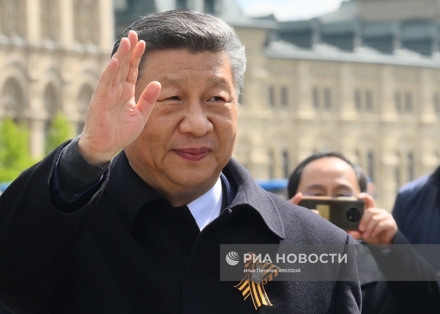Президент РФ В. Путин и иностранные лидеры на военном параде в честь 80-летия Победы 