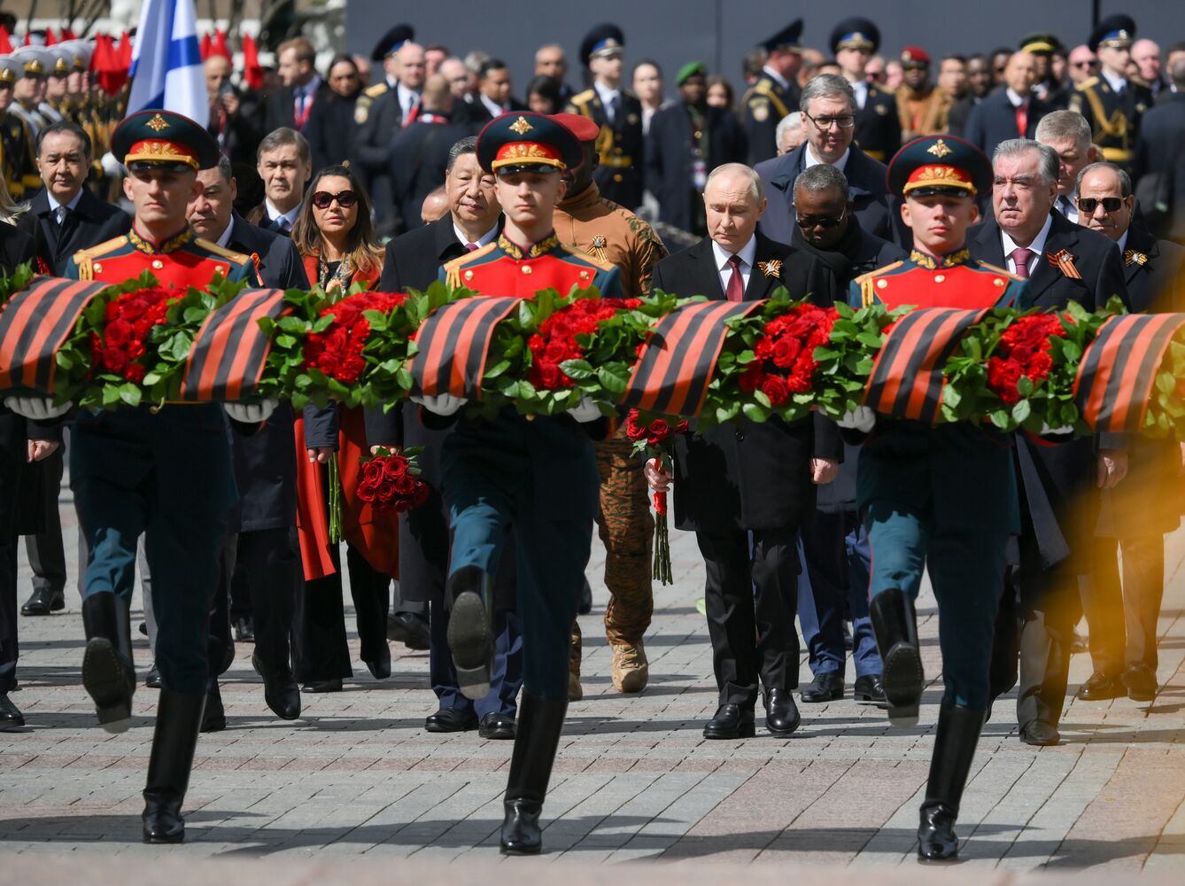 Церемония возложения цветов к Могиле Неизвестного солдата