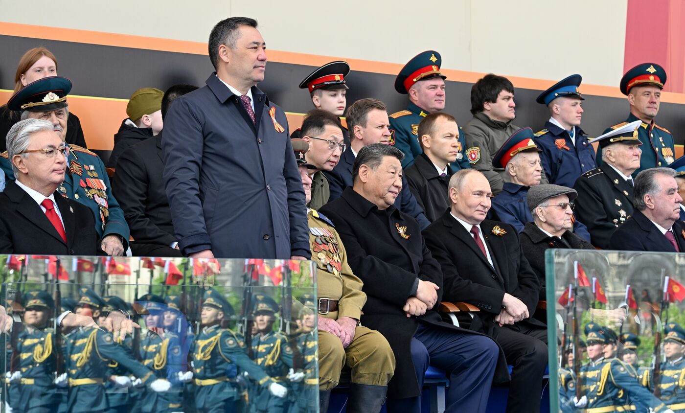 Президент РФ В. Путин и иностранные лидеры на военном параде в честь 80-летия Победы