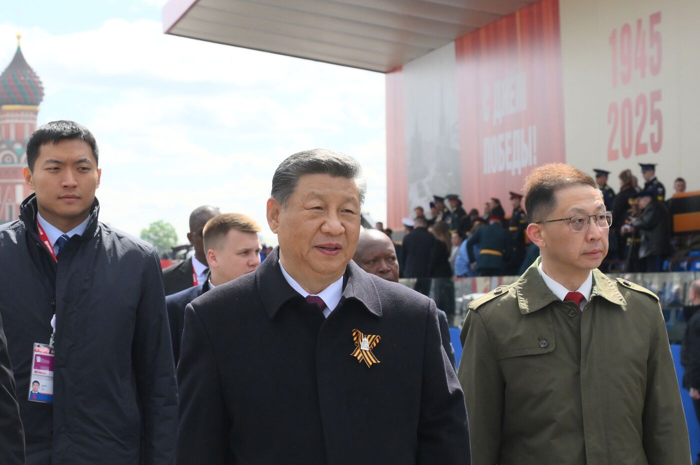 Президент РФ В. Путин и иностранные лидеры на военном параде в честь 80-летия Победы 