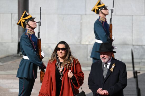 Президент Бразилии Луис Инасиу Лула да Силва прибыл в Кремль на встречу с президентом РФ Владимиром Путиным перед военным парадом, посвященном 80-летию Победы. 9 мая Россия отмечает 80-летие Победы в Великой Отечественной войне 1941-1945 годов. Место: Россия, Москва. Автор: Алексей Даничев/РИА Новости. Встреча президента РФ В. Путина и иностранных лидеров