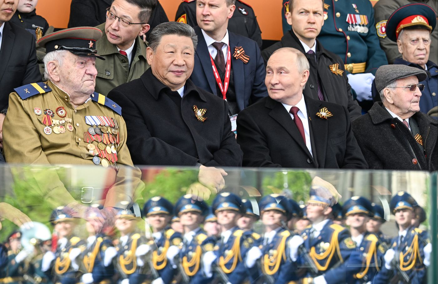 Президент РФ В. Путин и иностранные лидеры на военном параде в честь 80-летия Победы