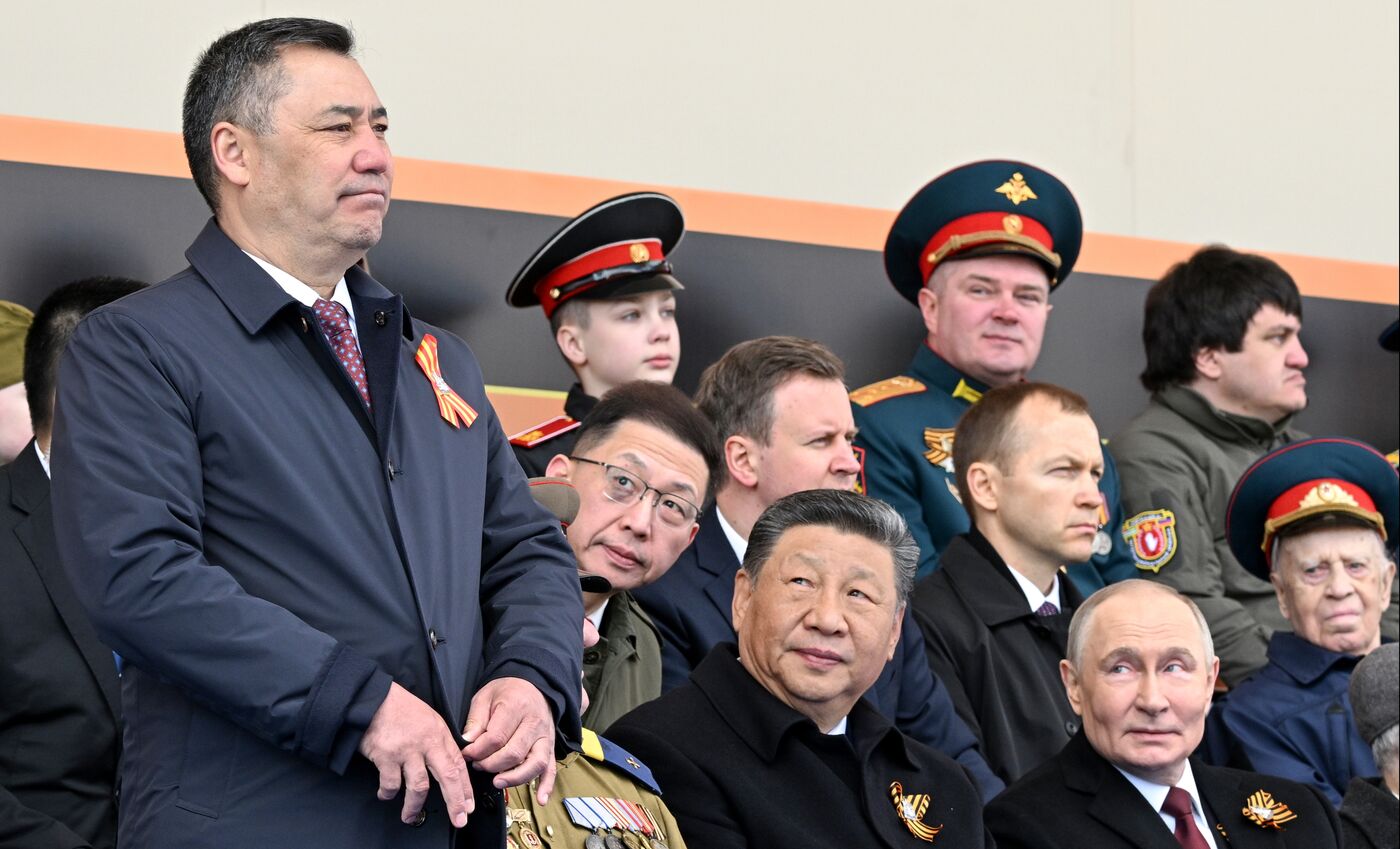 Президент РФ В. Путин и иностранные лидеры на военном параде в честь 80-летия Победы