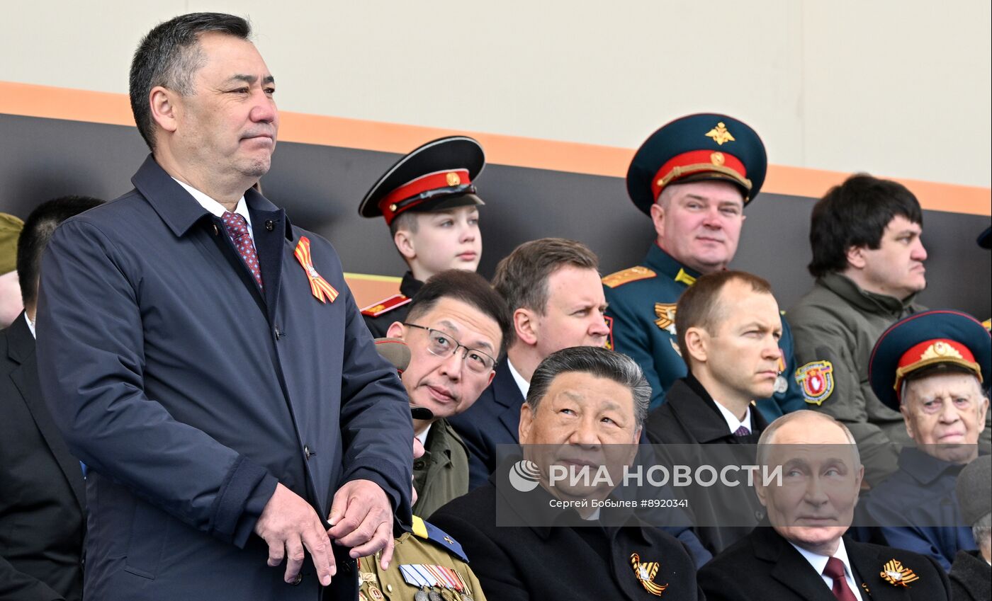 Президент РФ В. Путин и иностранные лидеры на военном параде в честь 80-летия Победы