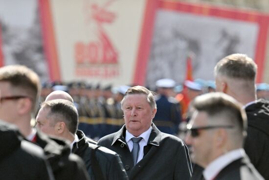 Специальный представитель президента РФ по вопросам природоохранной деятельности, экологии и транспорта Сергей Иванов на Красной площади в Москве перед началом военного парада, посвященного 80-летию Победы. 9 мая Россия отмечает 80-летие Победы в Великой Отечественной войне 1941-1945 годов. Место: Россия, Москва. Автор: Илья Питалев/РИА Новости. Официальные лица на военном параде в честь 80-летия Победы