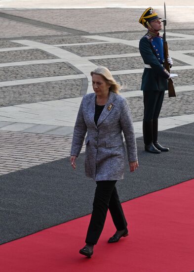 Председатель Президиума Боснии и Герцеговины Желька Цвиянович прибыла в Кремль на встречу с президентом РФ Владимиром Путиным перед военным парадом, посвященном 80-летию Победы. 9 мая Россия отмечает 80-летие Победы в Великой Отечественной войне 1941-1945 годов. Место: Россия, Москва. Автор: Алексей Даничев/РИА Новости. Встреча президента РФ В. Путина и иностранных лидеров