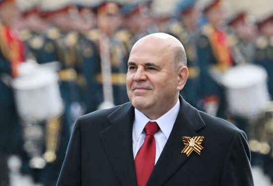 Председатель правительства РФ Михаил Мишустин на Красной площади в Москве перед началом военного парада, посвященного 80-летию Победы. 9 мая Россия отмечает 80-летие Победы в Великой Отечественной войне 1941-1945 годов. Место: Россия, Москва. Автор: Илья Питалев/РИА Новости. Официальные лица на военном параде в честь 80-летия Победы