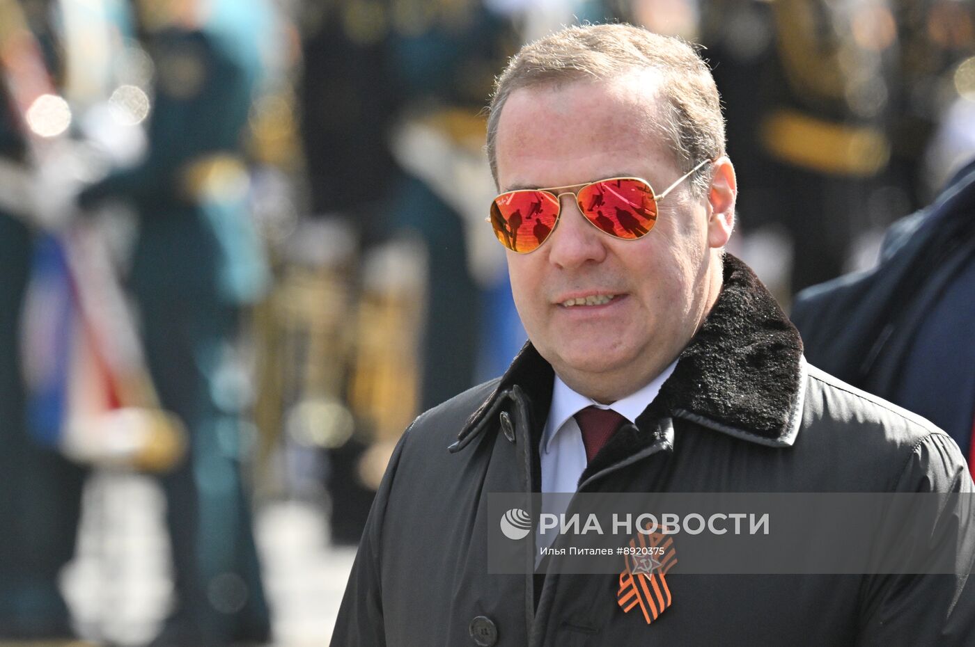 Официальные лица на военном параде в честь 80-летия Победы