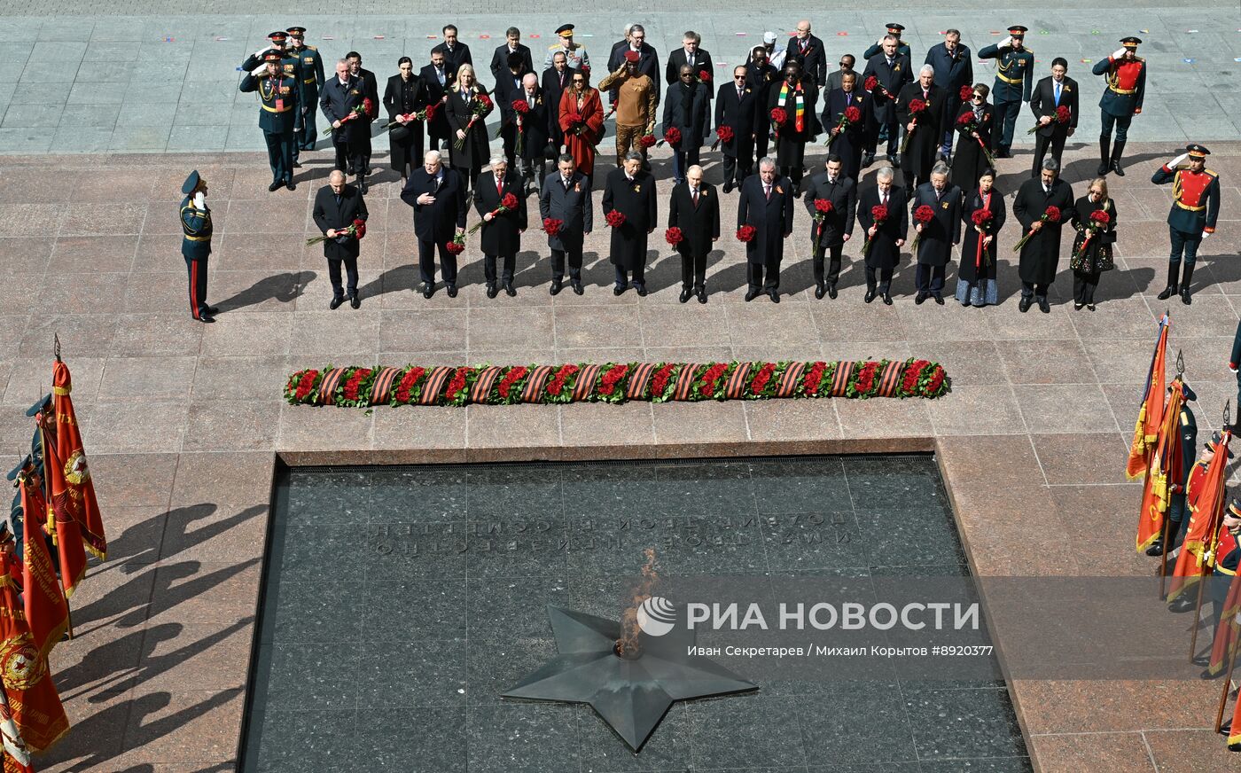 Церемония возложения цветов к Могиле Неизвестного солдата