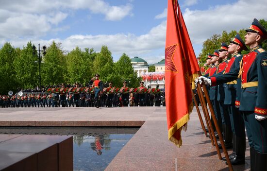 Церемония возложения цветов к Могиле Неизвестного солдата