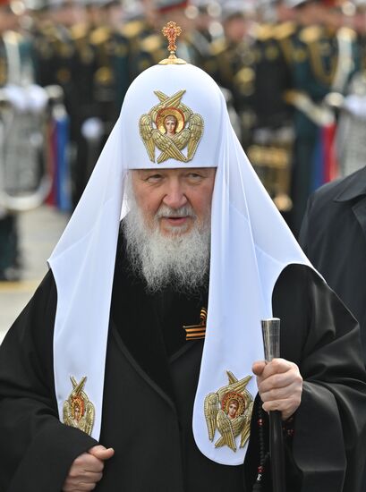 Патриарх Московский и всея Руси на Красной площади в Москве перед началом военного парада, посвященного 80-летию Победы. 9 мая Россия отмечает 80-летие Победы в Великой Отечественной войне 1941-1945 годов. Место: Россия, Москва. Автор: Илья Питалев/РИА Новости. Официальные лица на военном параде в честь 80-летия Победы