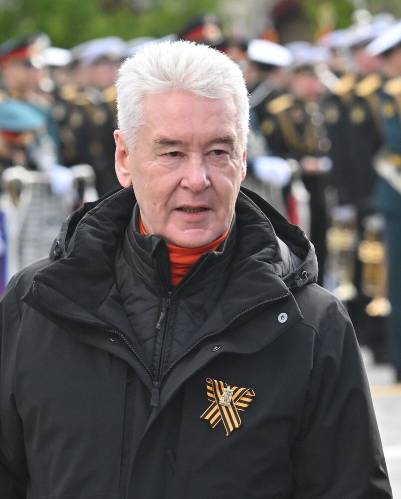 Официальные лица на военном параде в честь 80-летия Победы 