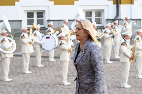 Председатель Президиума Боснии и Герцеговины Желька Цвиянович прибыла в Кремль на встречу с президентом РФ Владимиром Путиным перед военным парадом, посвященном 80-летию Победы. 9 мая Россия отмечает 80-летие Победы в Великой Отечественной войне 1941-1945 годов. Место: Россия, Москва. Автор: Алексей Даничев/РИА Новости. Встреча президента РФ В. Путина и иностранных лидеров