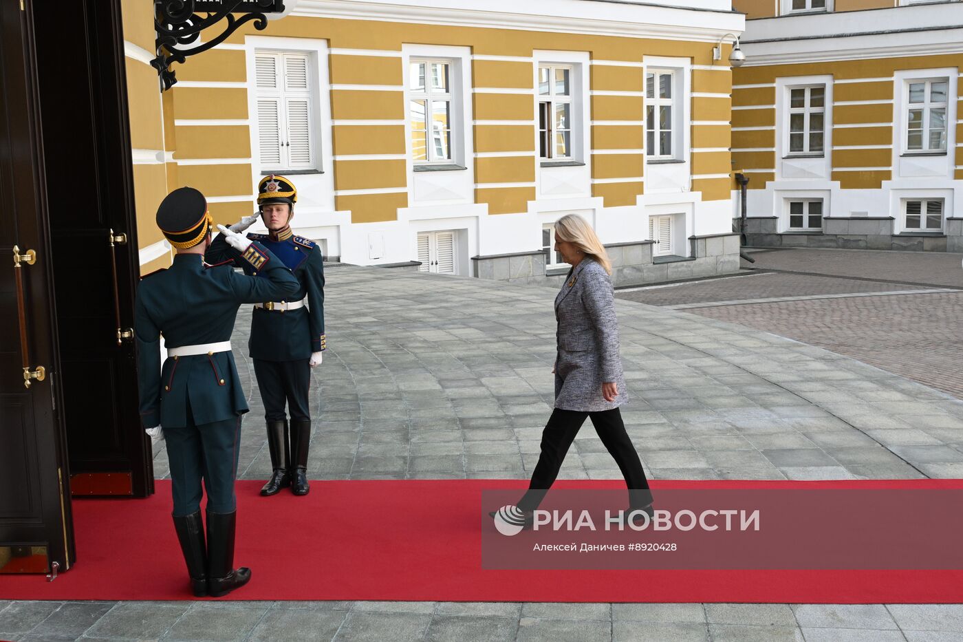 Встреча президента РФ В. Путина и иностранных лидеров